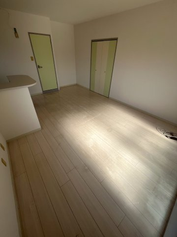 ルプリーズ西宮北口の居間・リビング