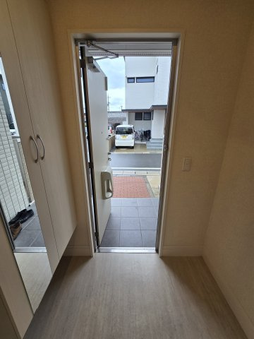 ガーデン善峯道 の玄関