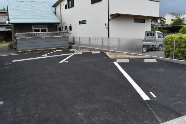 ガーデン善峯道 の駐車場