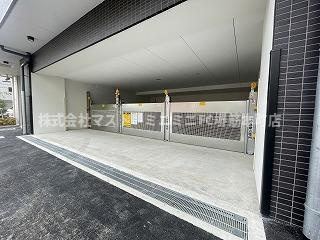 セレニテ本町東リアンの駐車場