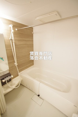 【浴室】 | ウエストコテージ | 大きな一坪風呂♪追い炊き機能、浴室乾燥機付き