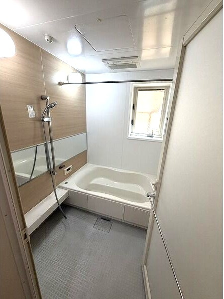 名古屋市昭和区天神町２丁目戸建の浴室