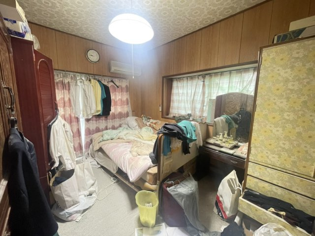 本野町戸建ての洋室