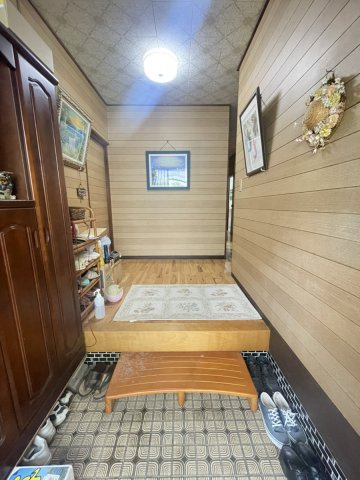 本野町戸建ての玄関