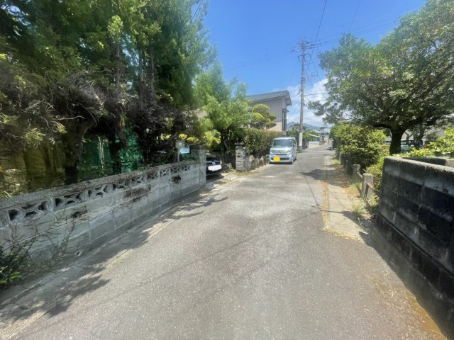 本野町戸建ての前面道路含む現地写真