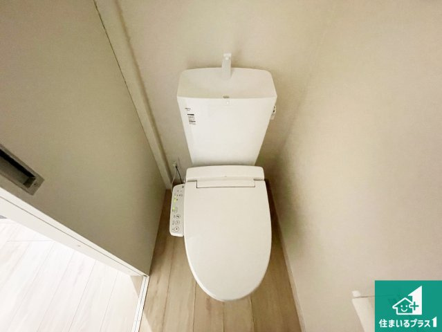 明石市大道町　第1期　新築一戸建てのトイレ|1・2階の2ヶ所にあるので、朝の忙しい時間の順番待ちもなく、深夜の利用にも大変便利です。