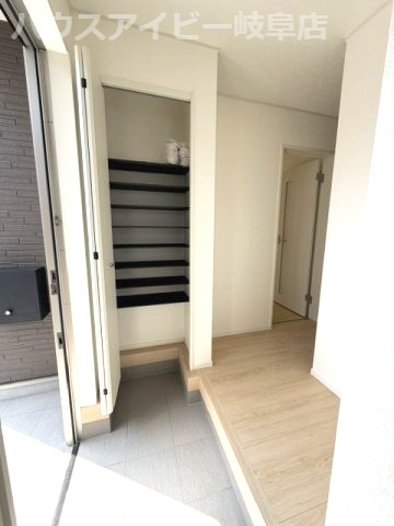 岐阜市旦島中町新築建売限定1邸！お車スペース並列4台可能！パントリー収納付きの3LDK！の玄関|岐阜市旦島中町新築建売限定1邸！お車スペース並列4台可能！パントリー収納付きの3LDK！
