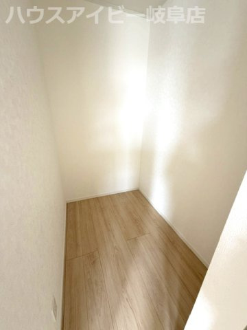 岐阜市旦島中町新築建売限定1邸！お車スペース並列4台可能！パントリー収納付きの3LDK！の洋室|岐阜市旦島中町新築建売限定1邸！お車スペース並列4台可能！パントリー収納付きの3LDK！