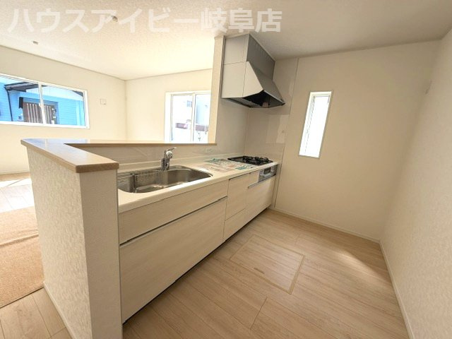 岐阜市旦島中町新築建売限定1邸！お車スペース並列4台可能！パントリー収納付きの3LDK！のキッチン|岐阜市旦島中町新築建売限定1邸！お車スペース並列4台可能！パントリー収納付きの3LDK！