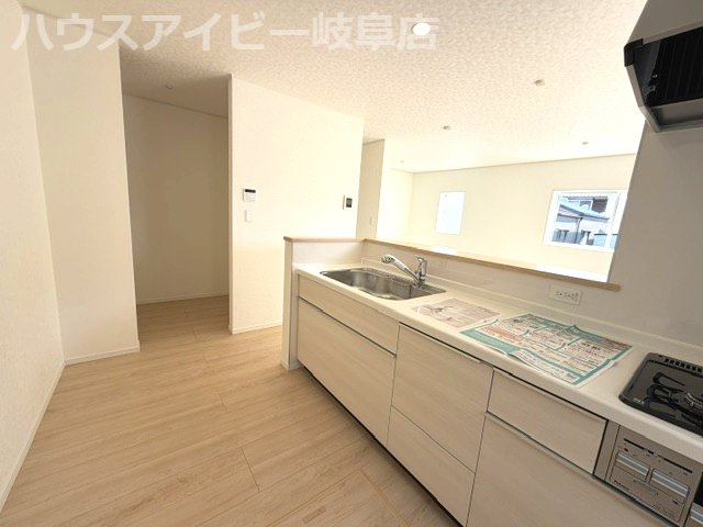 岐阜市旦島中町新築建売限定1邸！お車スペース並列4台可能！パントリー収納付きの3LDK！のキッチン|岐阜市旦島中町新築建売限定1邸！お車スペース並列4台可能！パントリー収納付きの3LDK！