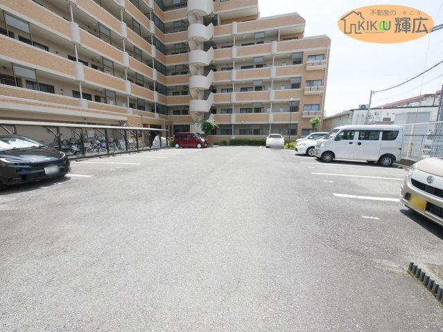 ライオンズマンション姫路城東町の駐車場