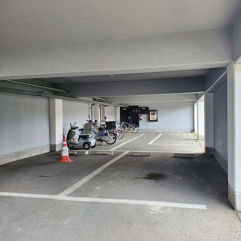 パレス長嶺の駐車場