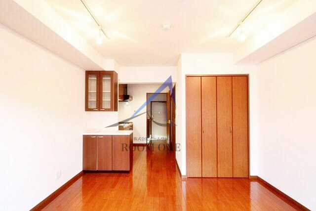 ＪＥＷＥＬ　ＣＯＵＲＴ　Ａ棟の居間・リビング|洋室のお部屋です。