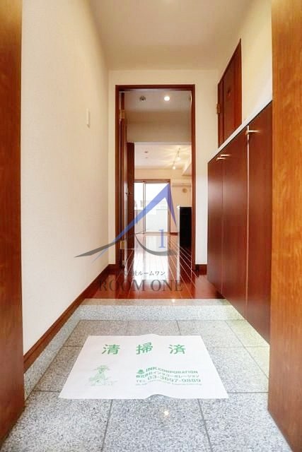 ＪＥＷＥＬ　ＣＯＵＲＴ　Ａ棟の玄関|玄関です。