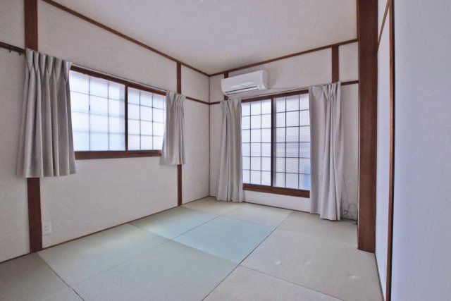 西宮市甲子園洲鳥町中古戸建｜4K＋駐車1台可の和室|2階和室6帖
落ち着いた雰囲気の中でゆったり寛げる和室です。