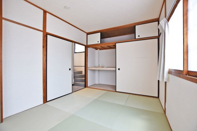 西宮市甲子園洲鳥町中古戸建｜4K＋駐車1台可の和室|ちょっとした休憩時の癒しの空間としてはもちろん、客間やお子様のお昼寝スペースとしても活用できます。