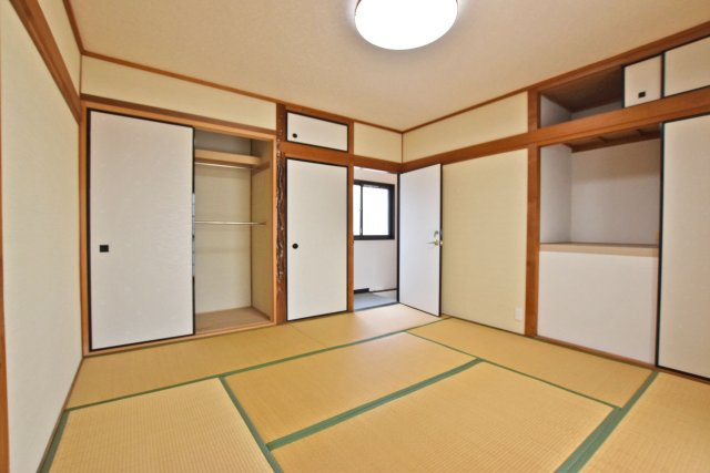 西宮市甲子園洲鳥町中古戸建｜4K＋駐車1台可の和室|3階和室6帖
和室ならではの使い勝手の良さがあり、来客対応やお子様の遊び場など幅広く活用できます。