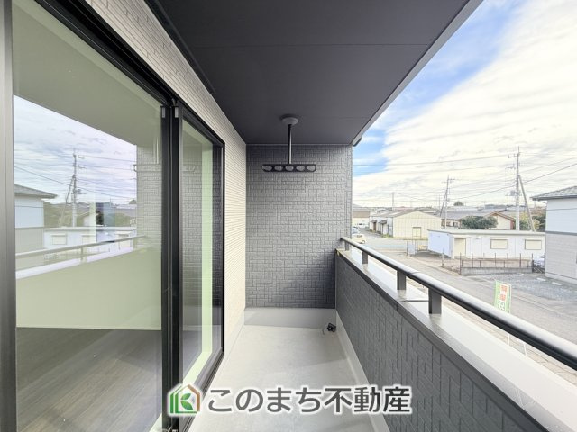 グラファーレ宇都宮市宝木本町4期のバルコニー|南向きの大型バルコニーは陽当り良好で、たっぷりのお洗濯物もよく乾きます！
さらにインナーバルコニーなので雨の日でも安心してお出かけできますね♪