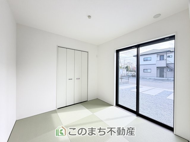 グラファーレ宇都宮市宝木本町4期の設備|お子様のお昼寝にも便利な和室です。大きな窓から暖かな日差しが差し込みます♪
