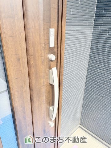 グラファーレ宇都宮市宝木本町4期の設備|玄関キーは上下２箇所のダブルロックキーと防犯性の高い電池錠で安全に配慮してます。