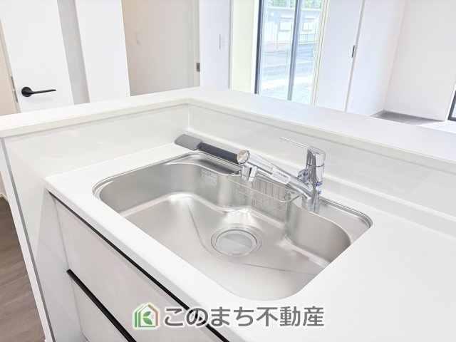 グラファーレ宇都宮市宝木本町4期のキッチン|大きなシンクございます。