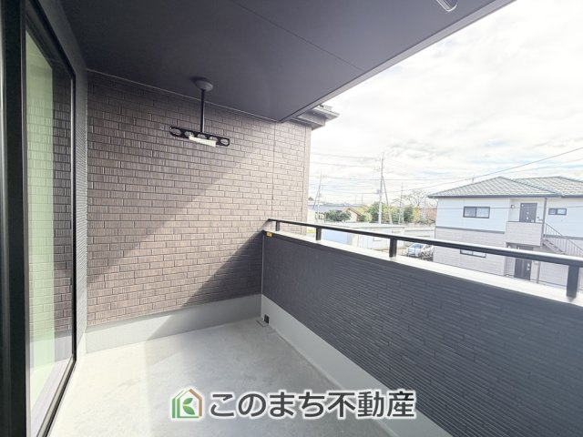グラファーレ宇都宮市宝木本町4期のバルコニー|南向きの大型バルコニーは陽当り良好で、たっぷりのお洗濯物もよく乾きます！
さらにインナーバルコニーなので雨の日でも安心してお出かけできますね♪