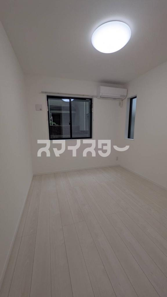 横浜市港北区樽町１丁目のアパートの居間・リビング