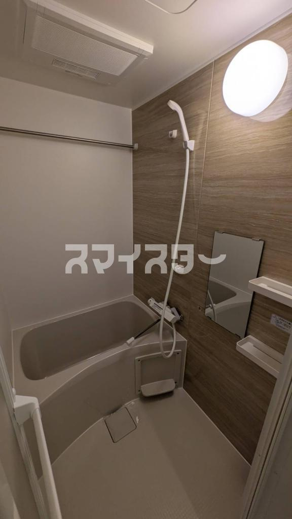 横浜市港北区樽町１丁目のアパートの浴室