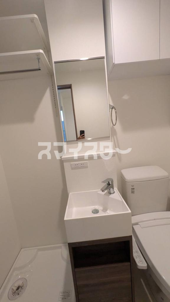 横浜市港北区樽町１丁目のアパートの独立洗面台