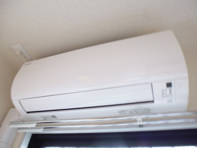 【設備】 | フィーム | 暑い夏や寒い冬に大活躍！洋室5帖それぞれのお部屋にあるエアコンです☆冷暖房完備で1年中快適に過ごせます♪
