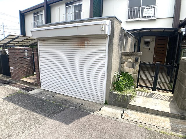 ひよどり台2丁目テラスの駐車場|敷地内駐車場も完備してます