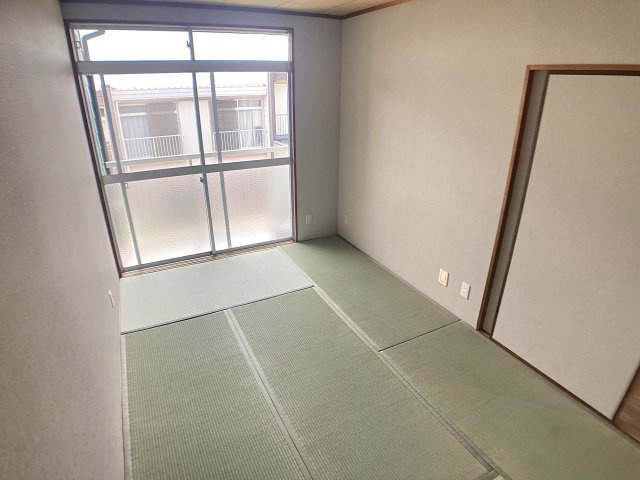 ひよどり台2丁目テラスの内装|綺麗な畳の和室