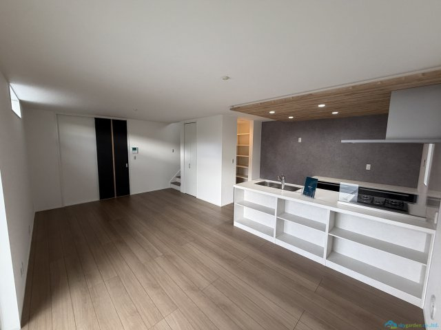 秦野市渋沢3丁目第4　新築戸建　全1棟1号棟の居間・リビング