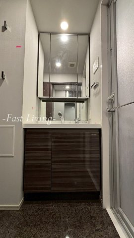 GRAN PASEO日本橋三越前の独立洗面台