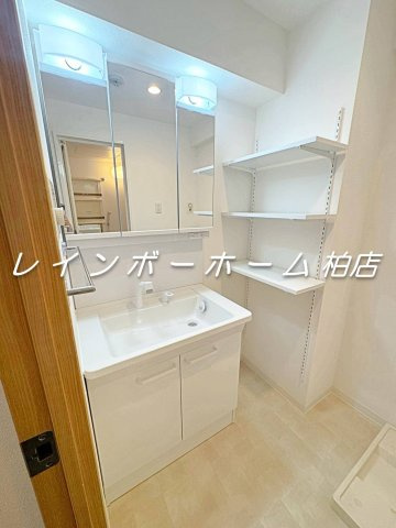 【仲介手数料：50％OFF】対象物件！の洗面所|ゆったりとスペースのある洗面所