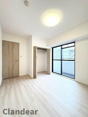 エレガントライフ松戸の洋室|ドキドキの新生活も、安心してスタート。ぴったりの住まいを見つけませんか？クランディアが一緒に住まい選びをサポートします‼　まずは、お気軽にお問合せください　＃クランディア