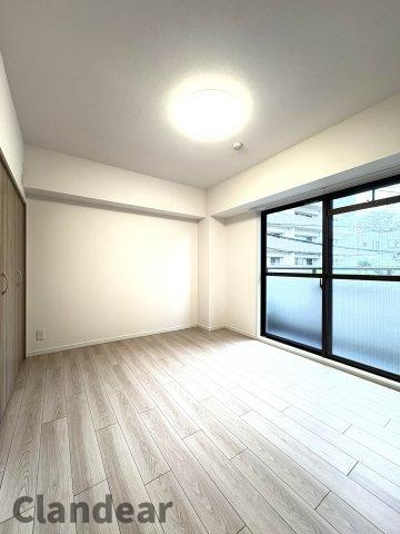 エレガントライフ松戸の洋室|ドキドキの新生活も、安心してスタート。ぴったりの住まいを見つけませんか？クランディアが一緒に住まい選びをサポートします‼　まずは、お気軽にお問合せください　＃クランディア