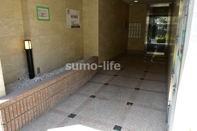 ルミエール東塚口のエントランス