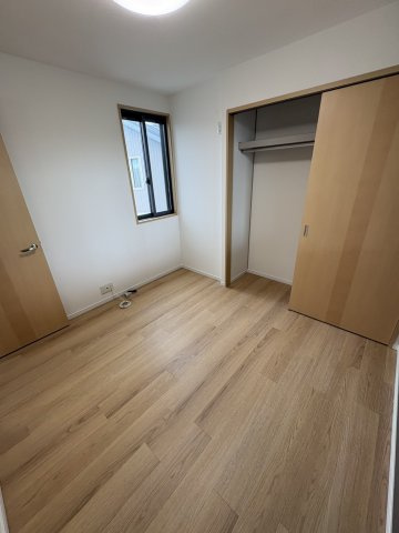 高槻市野田四丁目戸建の洋室