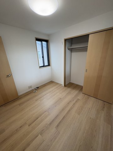 高槻市野田四丁目戸建の洋室