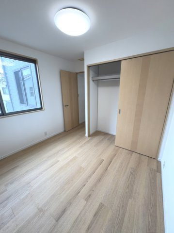 高槻市野田四丁目戸建の洋室|洋室（約5.3帖）