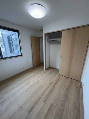高槻市野田四丁目戸建の洋室