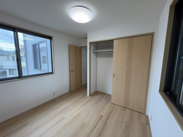 高槻市野田四丁目戸建の洋室