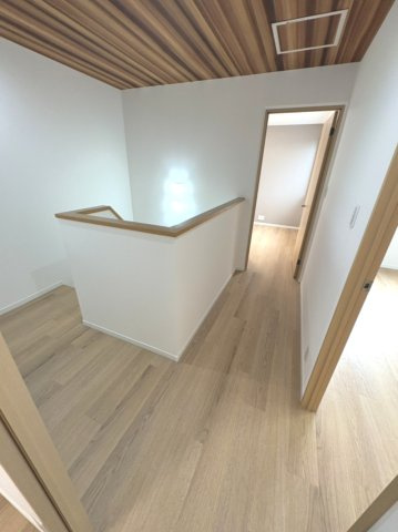高槻市野田四丁目戸建の内装|2階廊下です。