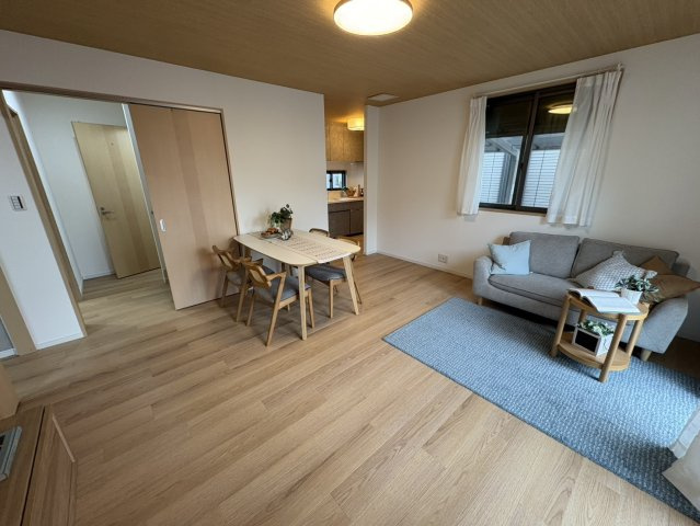 高槻市野田四丁目戸建の居間・リビング
