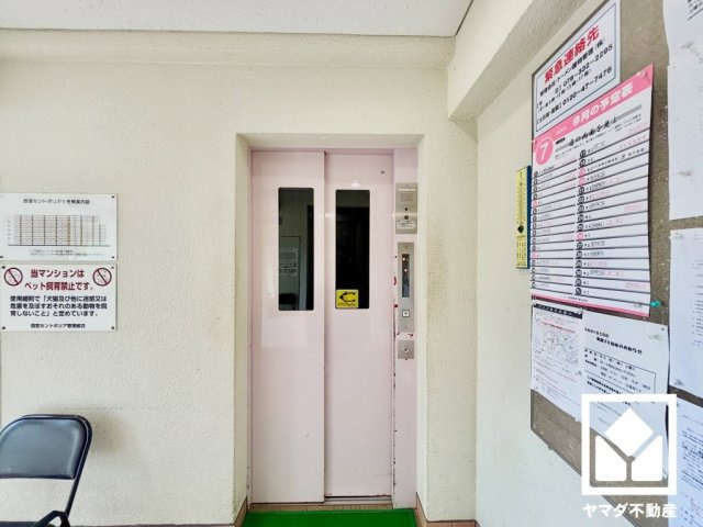 西宮セントポリア1号棟のその他共用部分|エレベーターを備えており、快適な暮らしの動線をサポートします。3階・6階で停止するスキップフロア型のエレベーターのため、4階へは最寄りの停止階からの階段移動となります。
