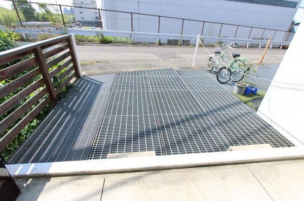 西枇杷島町テラスハウスの駐車場