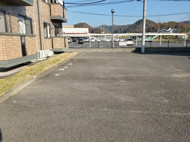 グリーンベルズ　C棟の駐車場