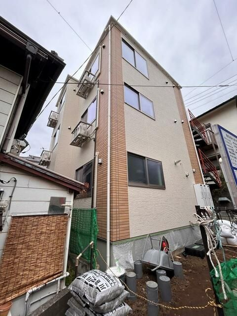 横須賀市深田台のアパートの外観