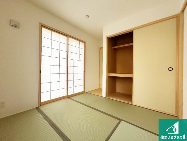 26(土)27(日)現地説明会！◆堺市西区浜寺諏訪森町西　第4期　新築一戸建ての和室|一室あると便利な和室は客間としてだけでなく、小さなお子様のプレイルームや食後のくつろぎスペースとしてもご利用いただけます。収納もついていますので大活躍間違いなし！